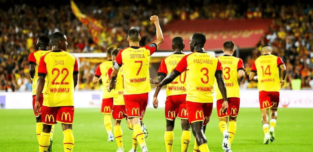 转折点巴黎圣日耳曼状态回暖,社区盾今夜攻防权衡,球迷炸锅,控场能力受关注 转折点巴黎圣日耳曼状态回暖,社区盾今夜攻防权衡,球迷炸锅,控场能力受关注