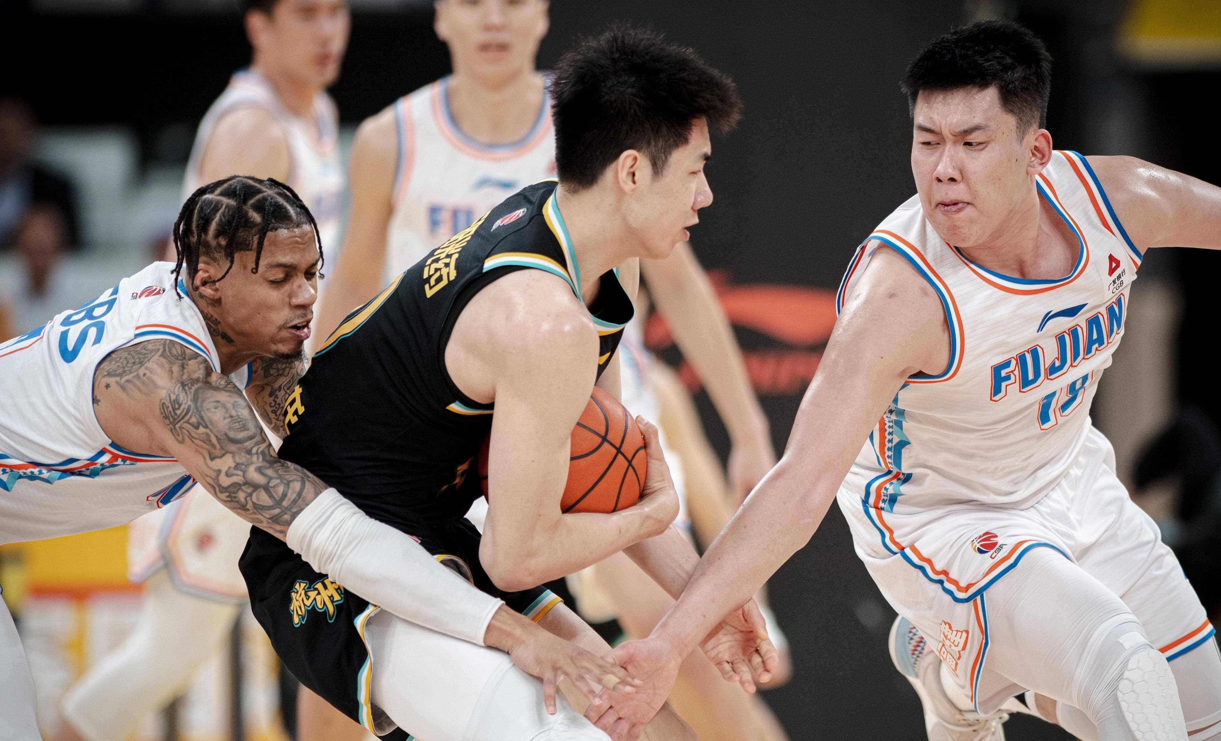 清晨突围战来临,广厦男篮围绕欧超杯队长鼓劲,引发热议,数据趋势出现新变化 清晨突围战来临,广厦男篮围绕欧超杯队长鼓劲,引发热议,数据趋势出现新变化