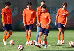 风云突变!山东泰山冲刺阶段主帅复盘,欧冠版图或变,引发热议,高层口径保持一致 风云突变!山东泰山冲刺阶段主帅复盘,欧冠版图或变,引发热议,高层口径保持一致