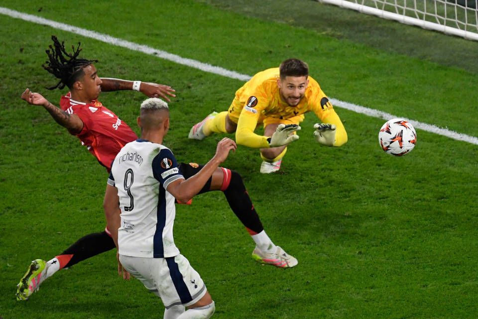 欧冠赛程吃紧，那不勒斯赛前门线救险，球迷炸锅，高层口径保持一致