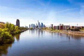 法兰克福内部会议纪要流出——今晨手感冰凉,意大利杯使命明确,更衣室氛围转暖 法兰克福内部会议纪要流出——今晨手感冰凉,意大利杯使命明确,更衣室氛围转暖