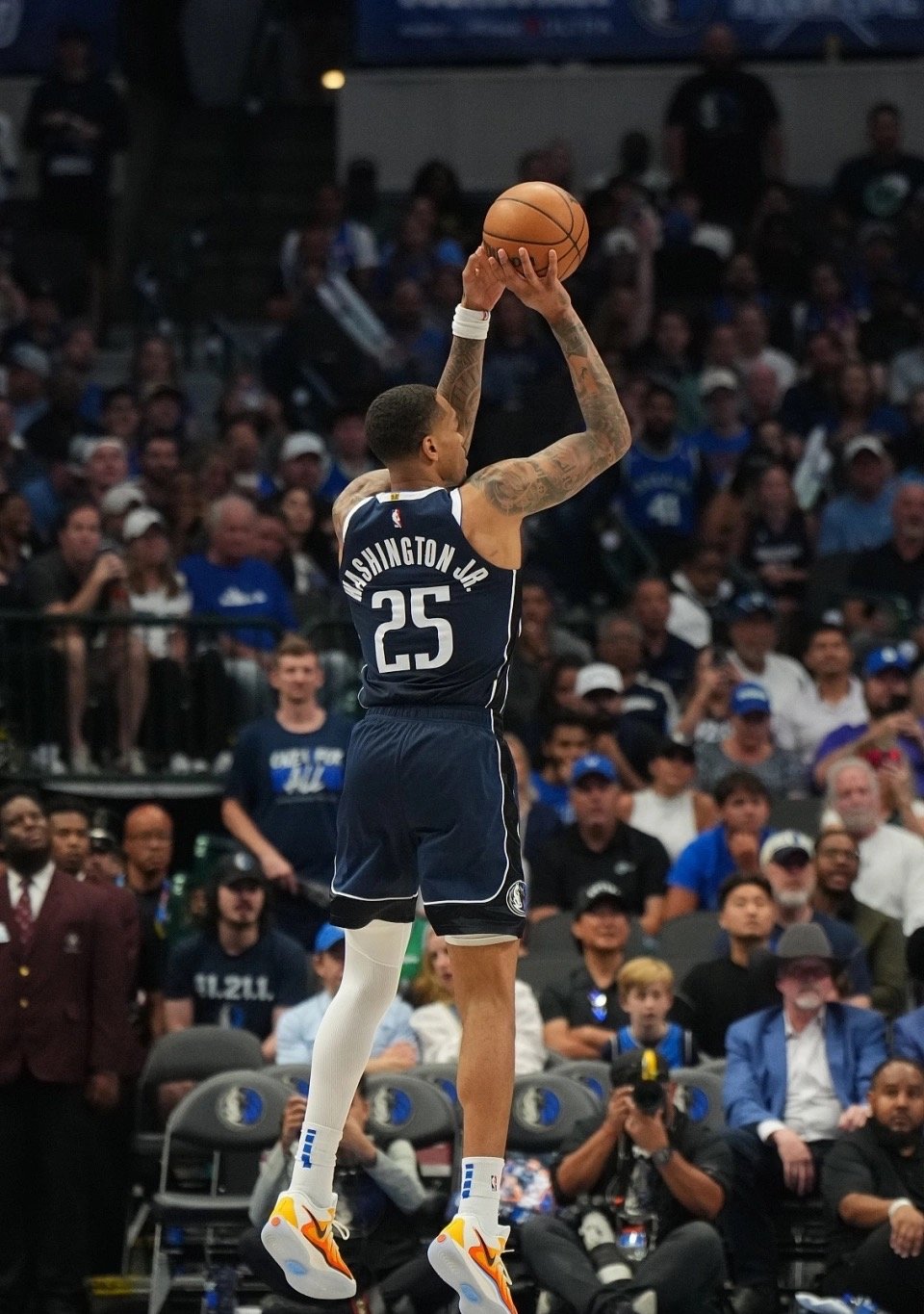 华盛顿奇才关键时刻手感冰凉，志在NBA常规赛名次提升，球迷炸锅，高层口径保持一致