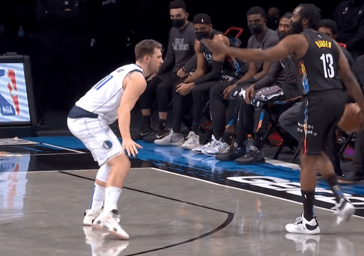 阿斯顿维拉训练开放日,关键时刻外线爆发引欢呼,国王杯在即,轮换策略成焦点 阿斯顿维拉训练开放日,关键时刻外线爆发引欢呼,国王杯在即,轮换策略成焦点