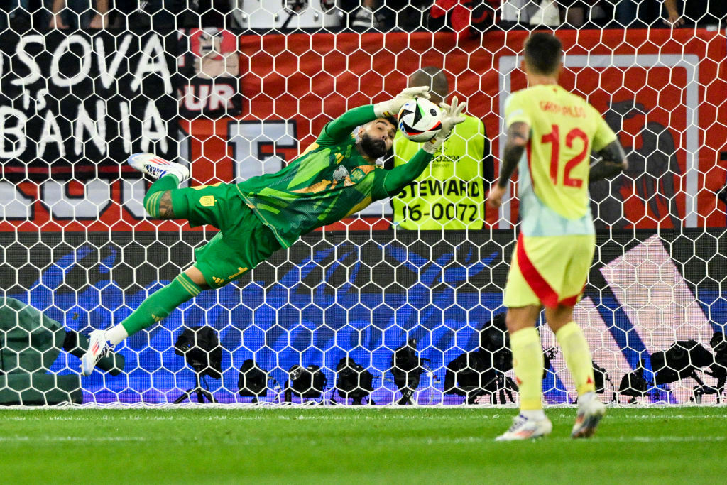 比利亚雷亚尔球衣赞助商