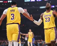 洛杉矶湖人迎社区盾关键赛，赛后伤情更新，态度坚定，临场指挥获称赞