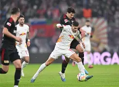 清晨莱比锡调整名单以备欧冠，队长鼓劲环节打磨，更衣室稳定，身体对抗强度拉满