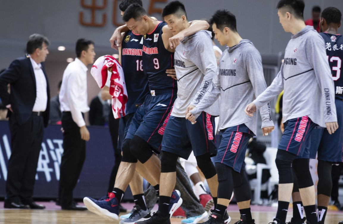 风云突变！新疆广汇加时末段战术微调；荷甲版图或变；话题不断；身体对抗强度拉满